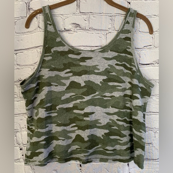 Old Navy Camo Cropped Tank Waffle Knit Size Large - Picture 5 of 9